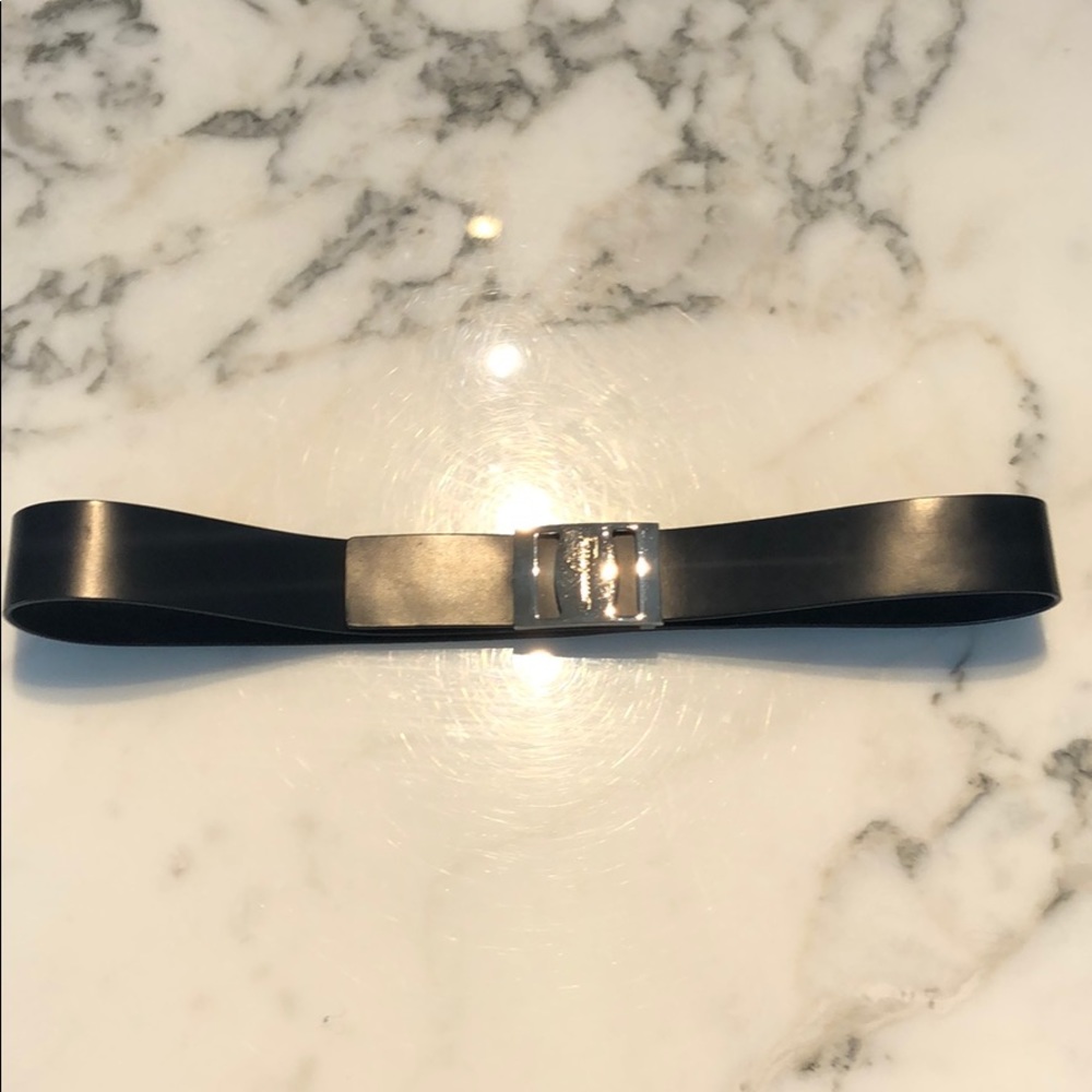 Ferragamo adjustable black belt with chrome buckle